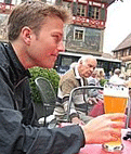Mikael f�r en H�rlimann �l i Schweiz